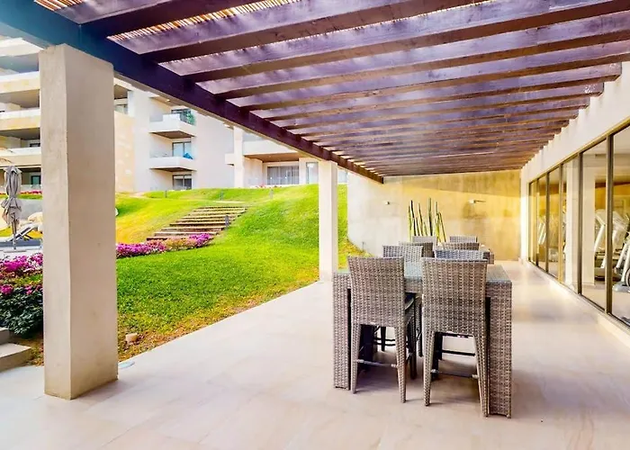 Exquisite With Balcony, Tv, Wifi, Heated Pool & Gym/fitness Ferienhaus