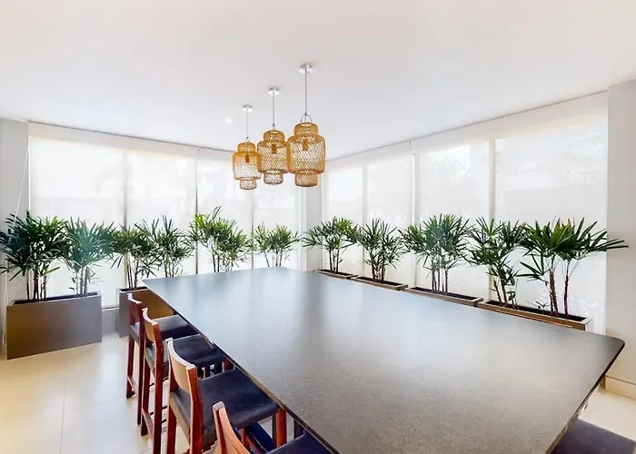 Exquisite With Balcony, Tv, Wifi, Heated Pool & Gym/fitness Ferienhaus