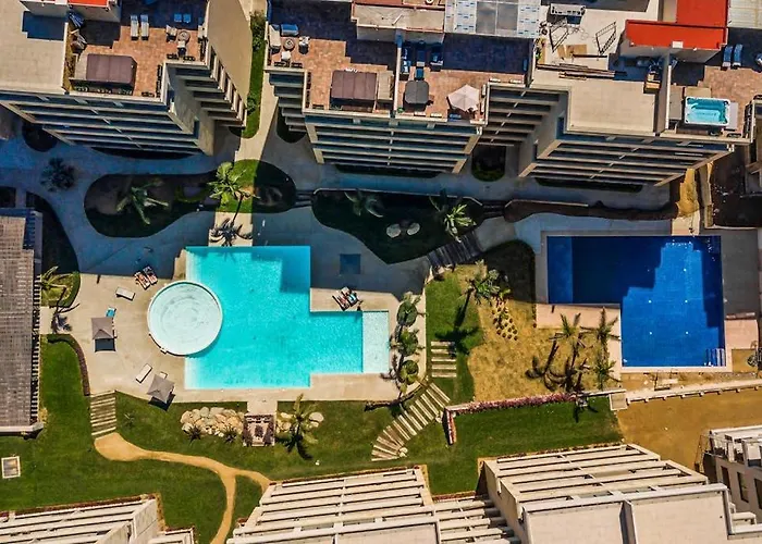Exquisite With Balcony, Tv, Wifi, Heated Pool & Gym/fitness *