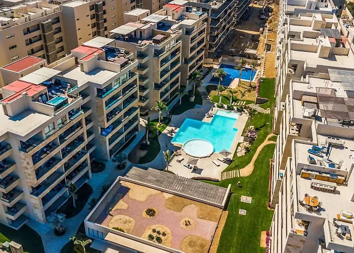 Exquisite With Balcony, Tv, Wifi, Heated Pool & Gym/fitness *