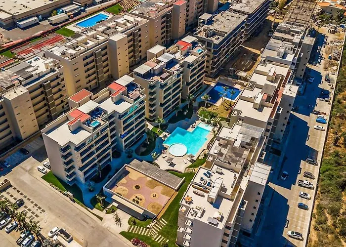 Exquisite With Balcony, Tv, Wifi, Heated Pool & Gym/fitness Ferienhaus *