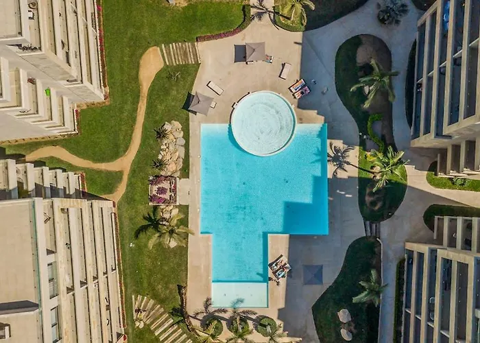 Exquisite With Balcony, Tv, Wifi, Heated Pool & Gym/fitness Ferienhaus